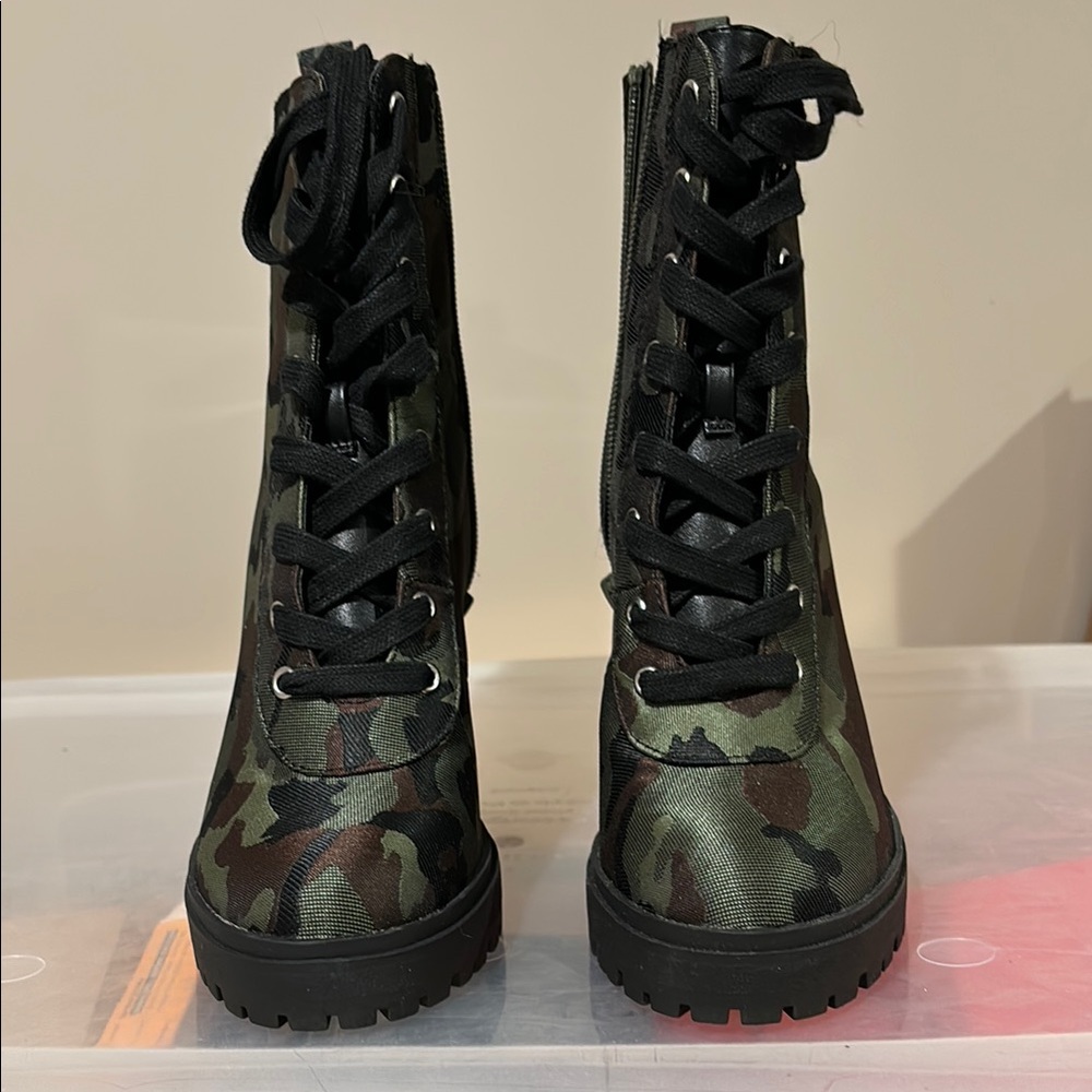 Camouflage Lace-Up Combat Boots - Black/Green